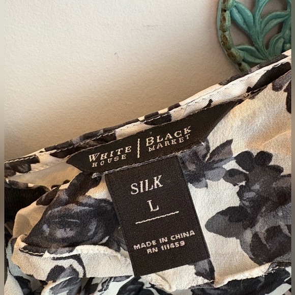 White House Black Market Floral Black and White Women's Top - Picture 2 of 6